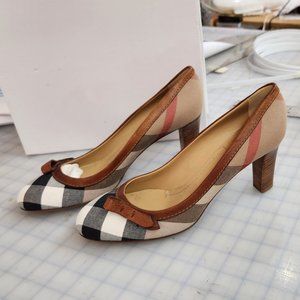 NWOT   Vintage  BURBERRY  Nova Check Ladies Pumps size 9
